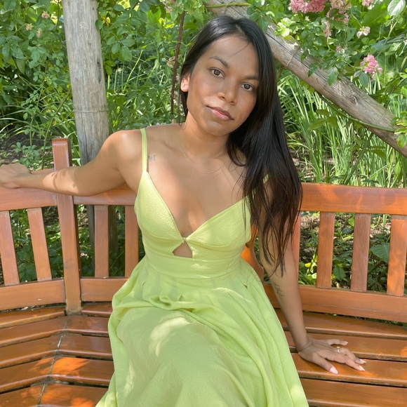 Meet your Posher, Urvashi - Picture 2 of 2